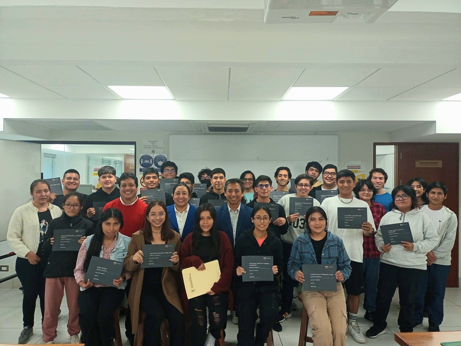 Estudiantes De La Carrera De Ingenier A Inform Tica Recibieron