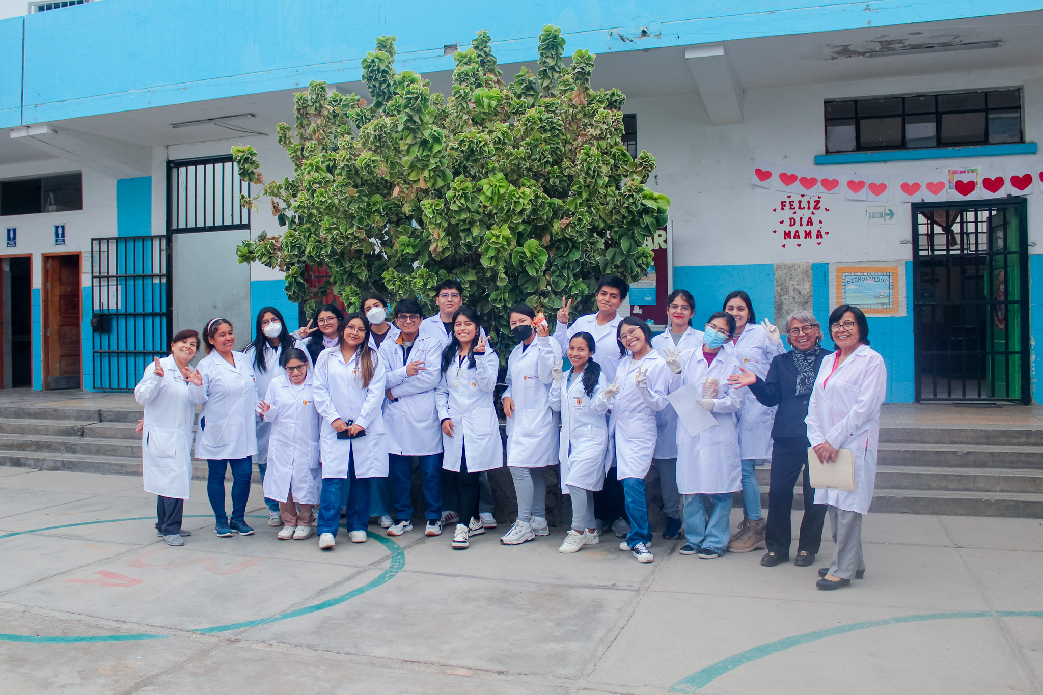 Farmacia Rimac Estudiantes de la carreras de Biología, Nutrición y Farmacia y ...