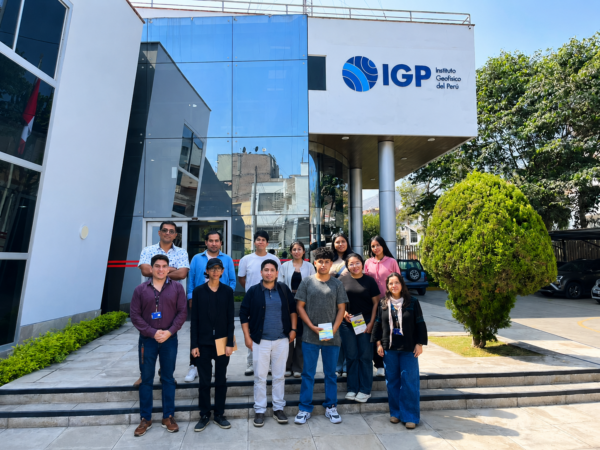 Estudiantes realizan visita técnica al IGP